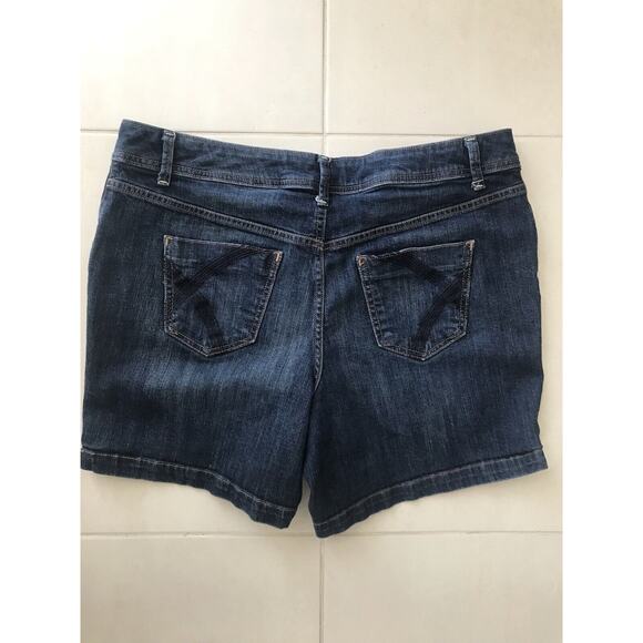 Lane Bryant Jean Shorts Mid Rise Denim Stretch - Picture 6 of 8